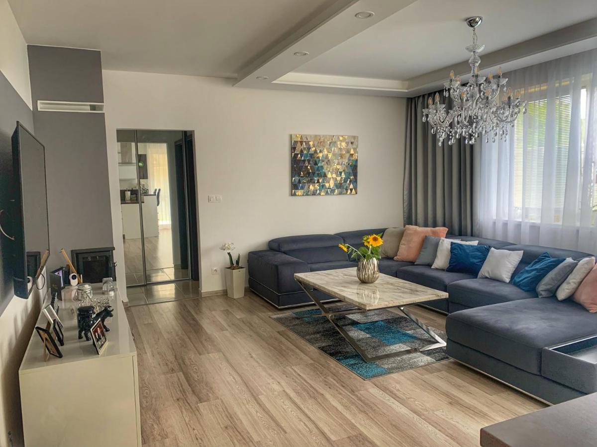 Апартаменты Modern 2 Bed House Near Bratislava With Parking Rovinka Экстерьер фото