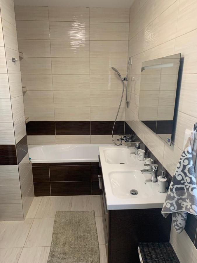 Апартаменты Modern 2 Bed House Near Bratislava With Parking Rovinka Экстерьер фото