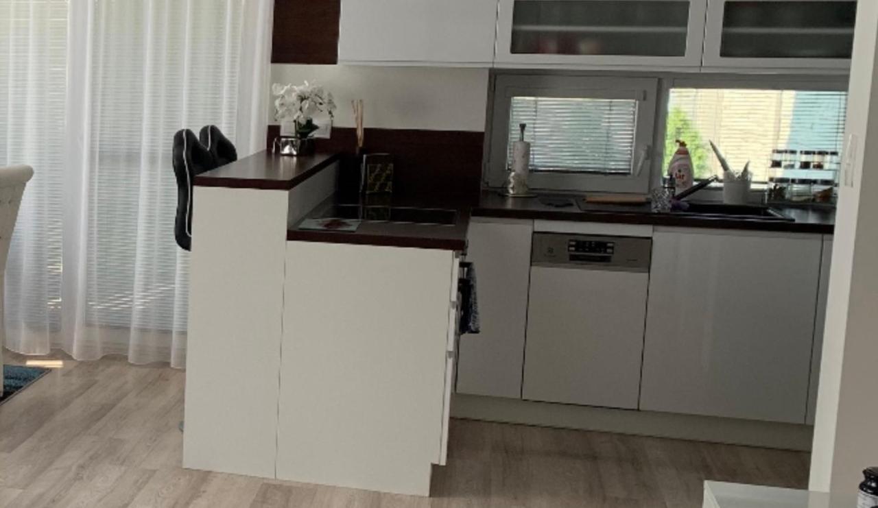 Апартаменты Modern 2 Bed House Near Bratislava With Parking Rovinka Экстерьер фото