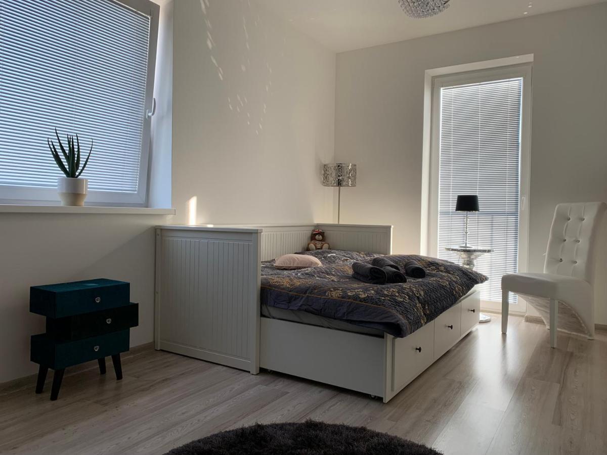 Апартаменты Modern 2 Bed House Near Bratislava With Parking Rovinka Экстерьер фото